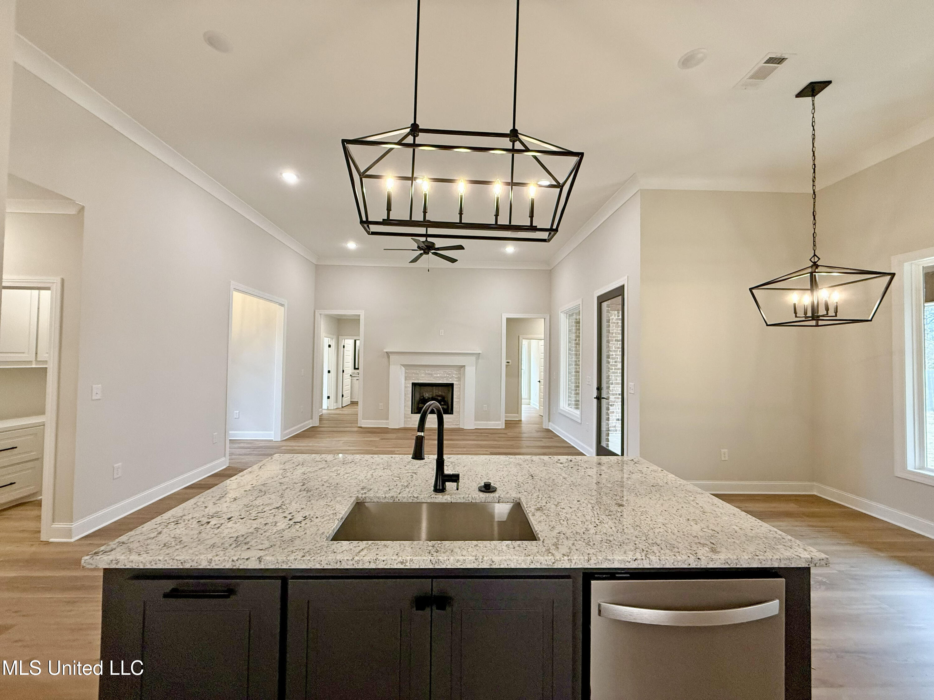 211 Wethersfield Drive Florence, MS 39073 - Photo 3 of 39 IMG_4474