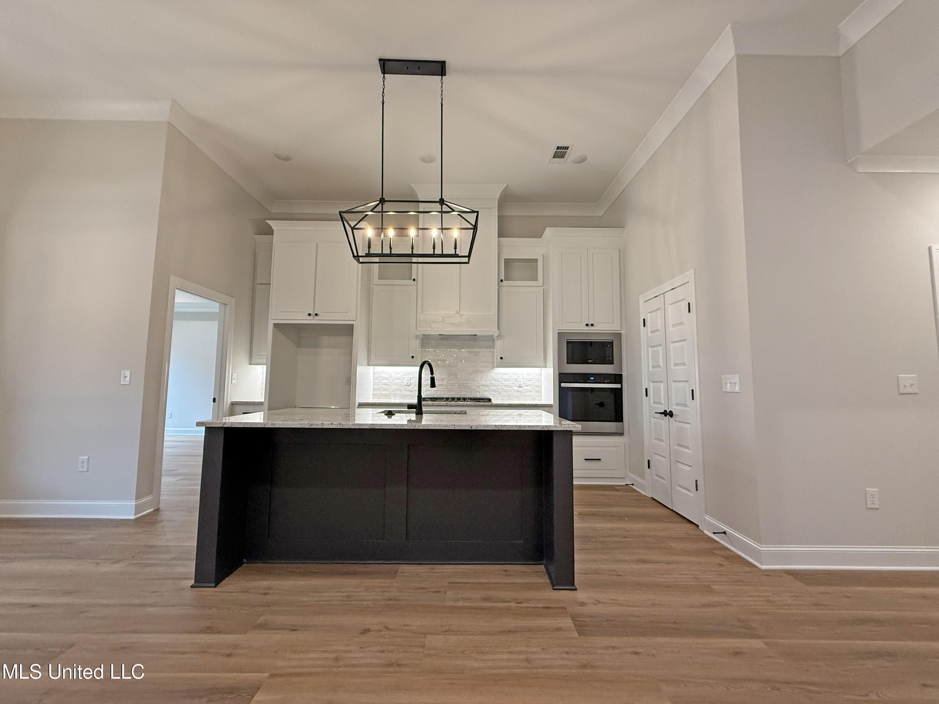 211 Wethersfield Drive Florence, MS 39073 - Photo 4 of 39 IMG_4478