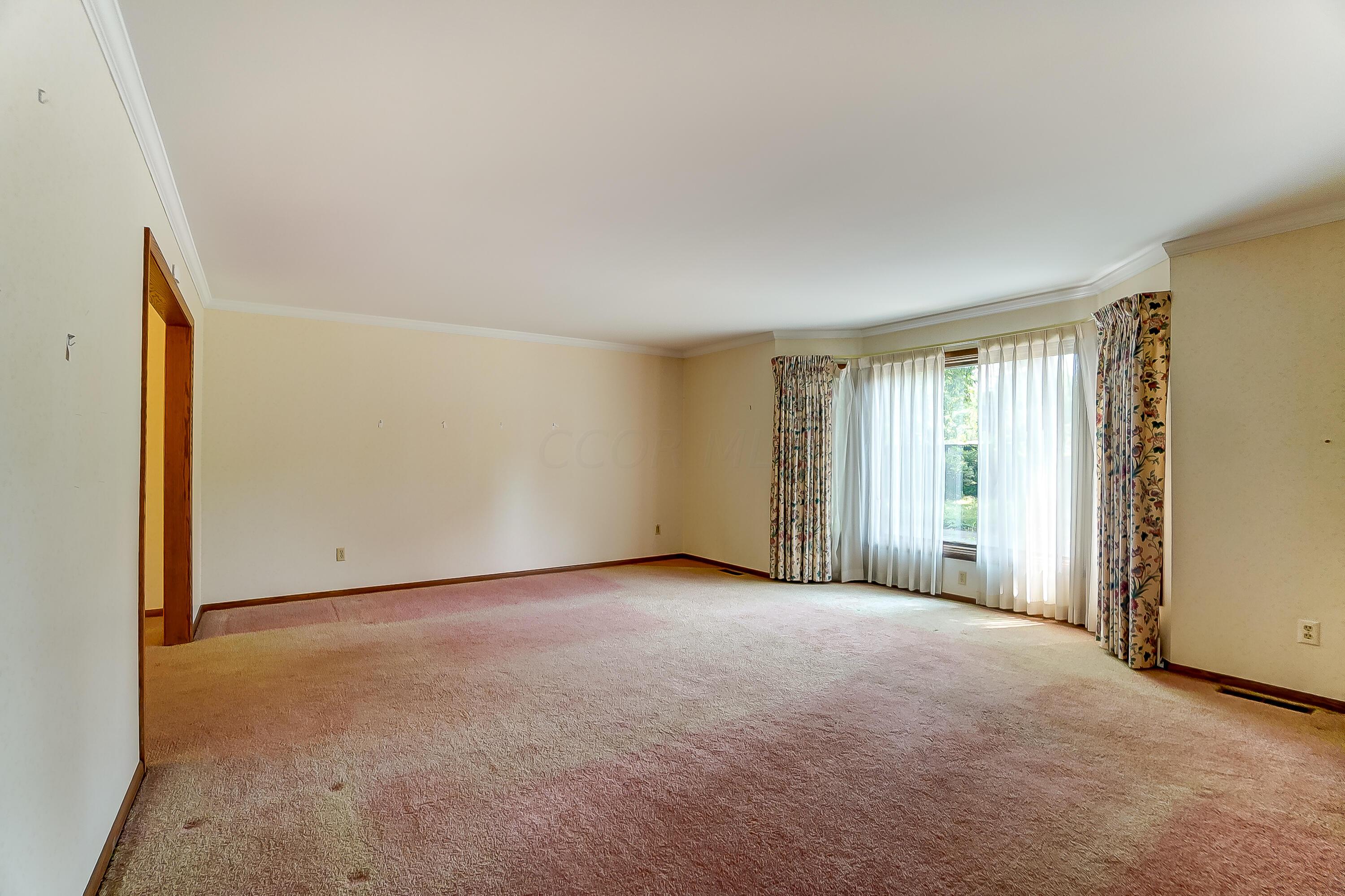 1560 Carriage Road Powell, OH 43065 - Photo 15 of 64 Living Room