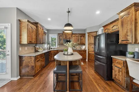 $625,000 | 21612 West 100th Terrace, Lenexa, KS 66220