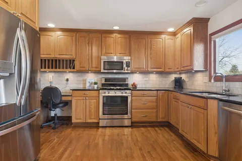 $419,000 | 1332 Edington Lane, Mundelein, IL 60060