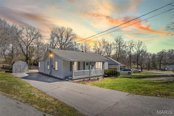 $154,900 | 2425 La Salle Drive, Alton, IL 62002