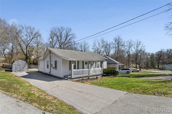 $151,900 | 2425 La Salle Drive, Alton, IL 62002