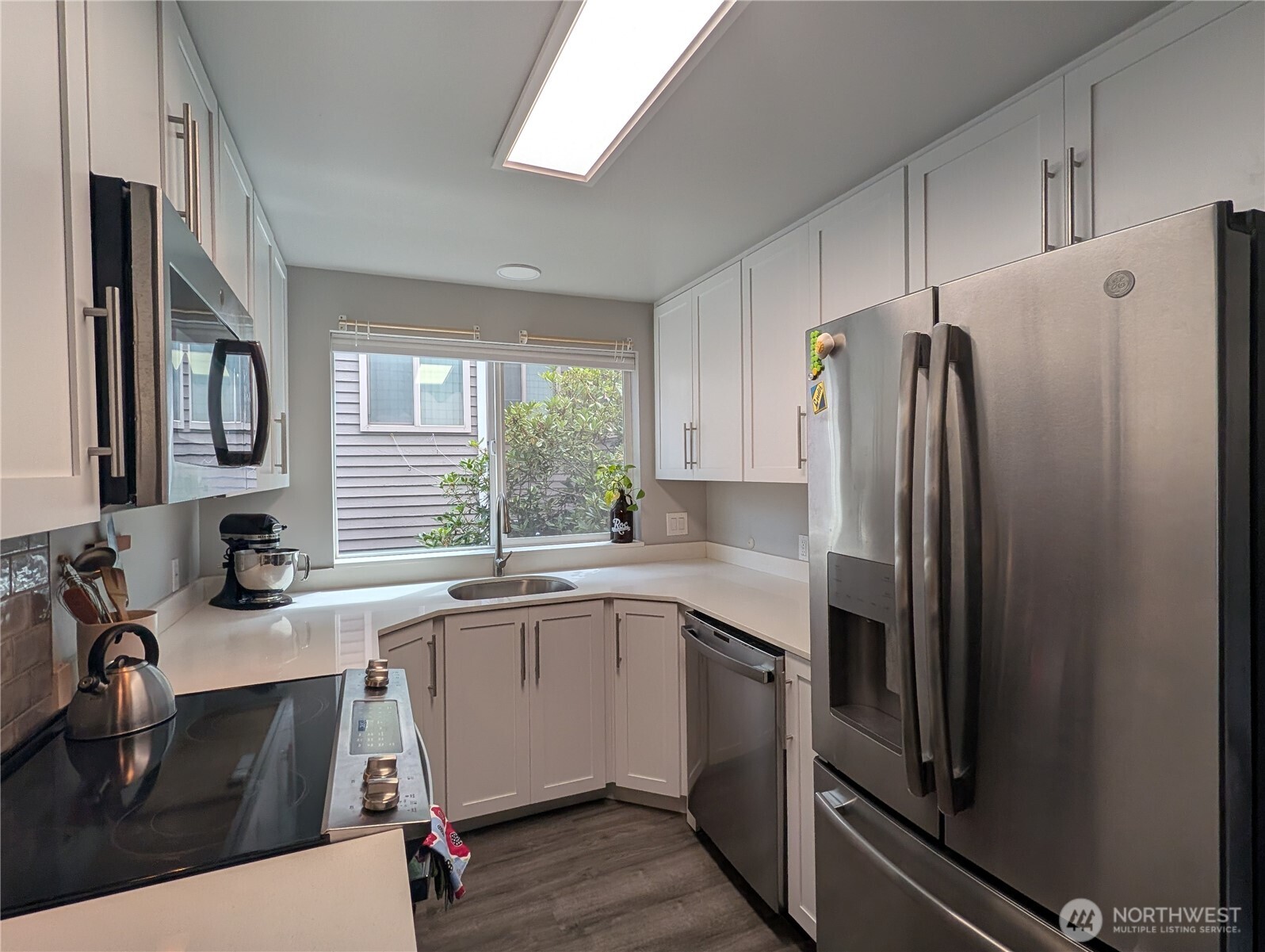 1729 18th Avenue, Unit 201 Seattle, WA 98122 - Photo 9 of 19 Gallery Image 9