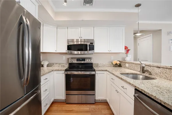 $925,000 | 20 Narragansett Avenue, Unit 604, Narragansett, RI 02882