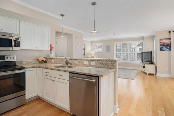 $925,000 | 20 Narragansett Avenue, Unit 604, Narragansett, RI 02882