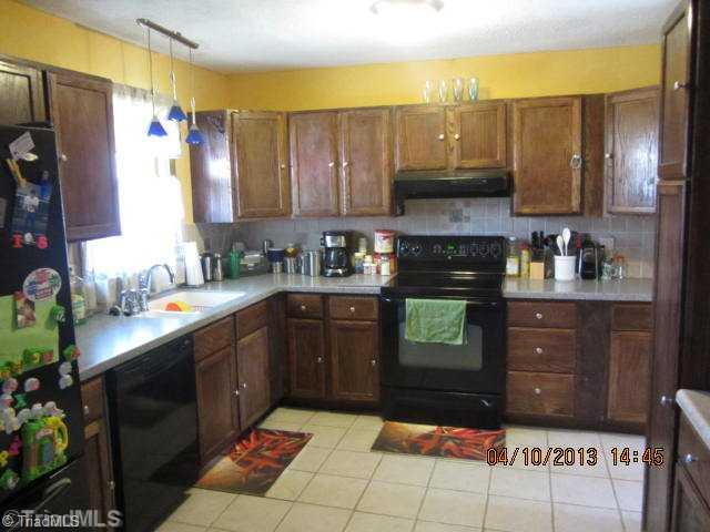 191 Buckingham Road Pinnacle, NC 27043 - Photo 2 of 10 Kitchen.