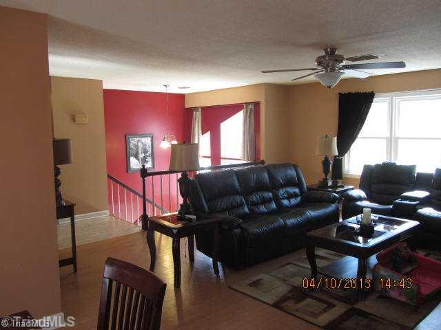 191 Buckingham Road Pinnacle, NC 27043 - Photo 3 of 10 Living Room.