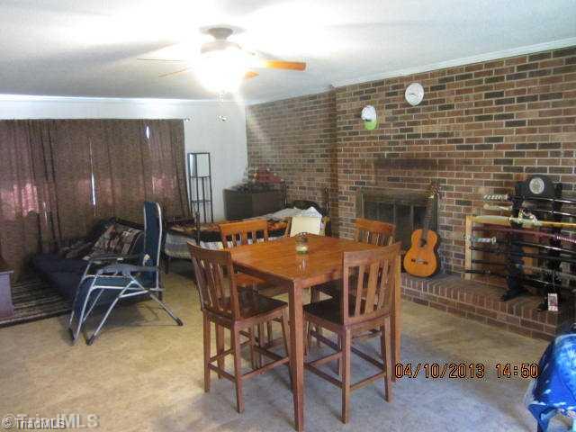 191 Buckingham Road Pinnacle, NC 27043 - Photo 4 of 10 Den/Family/Great Room.