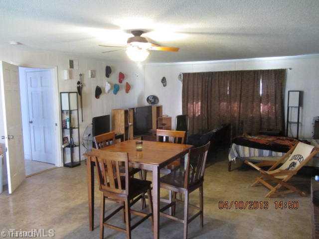 191 Buckingham Road Pinnacle, NC 27043 - Photo 5 of 10 Den/Family/Great Room.