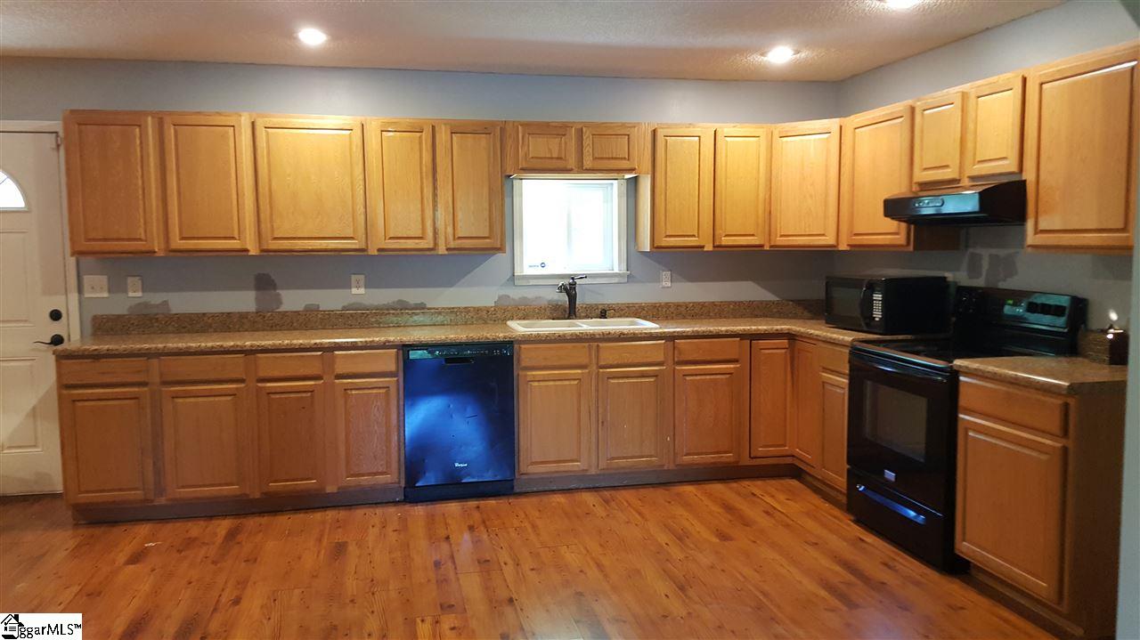 728 Dividing Water Road Travelers Rest, SC 29690 - Photo 3 of 21 Gallery Image 3