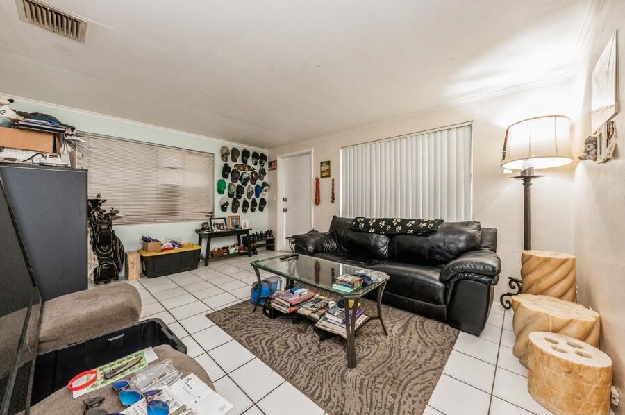 5718 Dryden Road West Palm Beach, FL 33415 - Photo 4 of 10 5718 Dryden Rd Living Rm