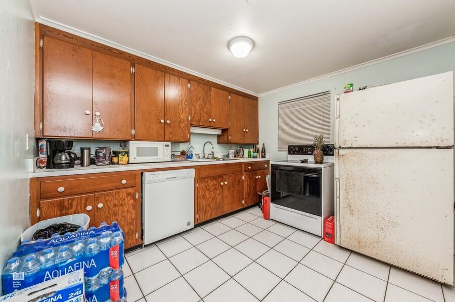 5718 Dryden Road West Palm Beach, FL 33415 - Photo 6 of 10 5718 Dryden Rd Kitchen