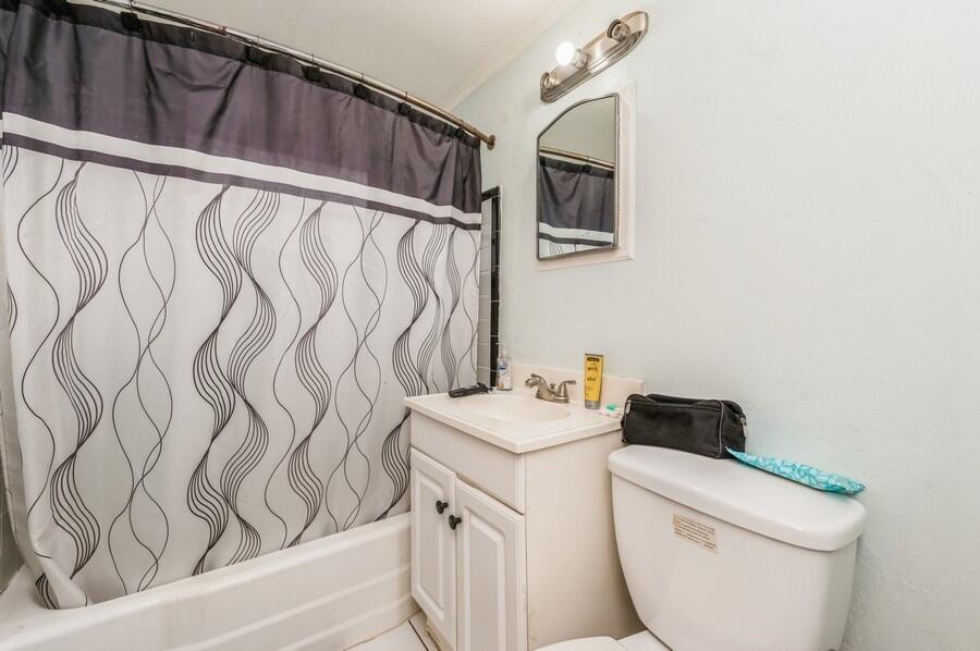 5718 Dryden Road West Palm Beach, FL 33415 - Photo 8 of 10 5718 Dryden Rd Bathroom