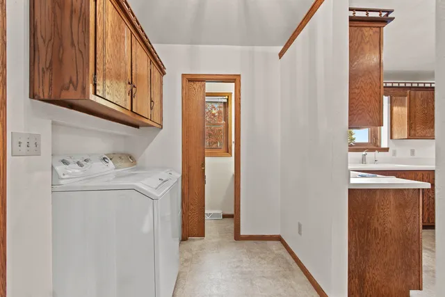 $334,900 | 230 South County Line Road, De Pere, WI 54115