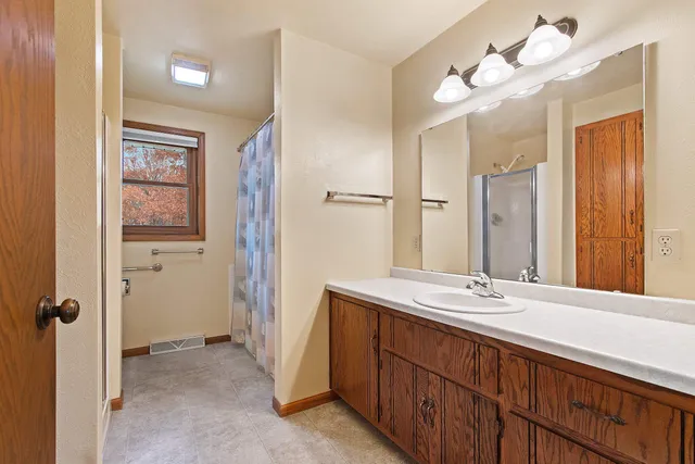 $334,900 | 230 South County Line Road, De Pere, WI 54115