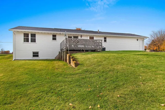 $334,900 | 230 South County Line Road, De Pere, WI 54115