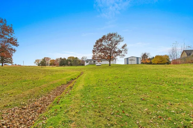 $334,900 | 230 South County Line Road, De Pere, WI 54115