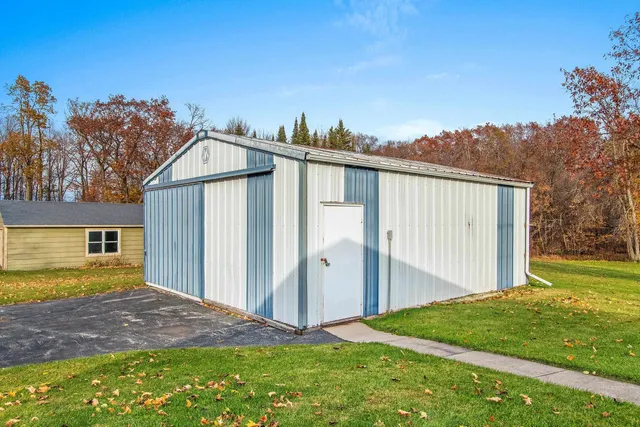 $334,900 | 230 South County Line Road, De Pere, WI 54115