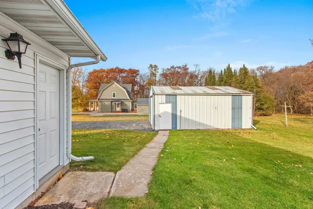 $334,900 | 230 South County Line Road, De Pere, WI 54115