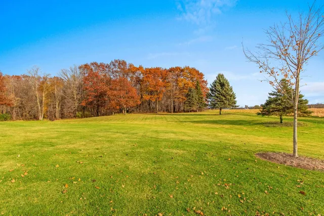 $334,900 | 230 South County Line Road, De Pere, WI 54115