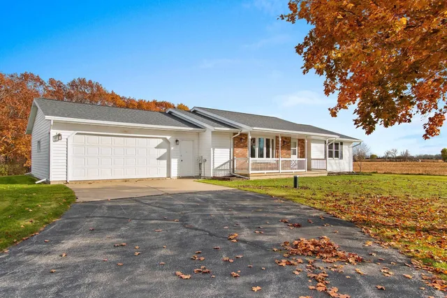 $334,900 | 230 South County Line Road, De Pere, WI 54115