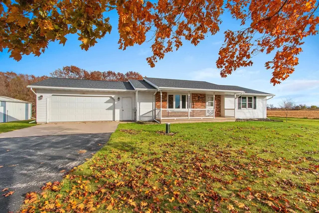 $334,900 | 230 South County Line Road, De Pere, WI 54115