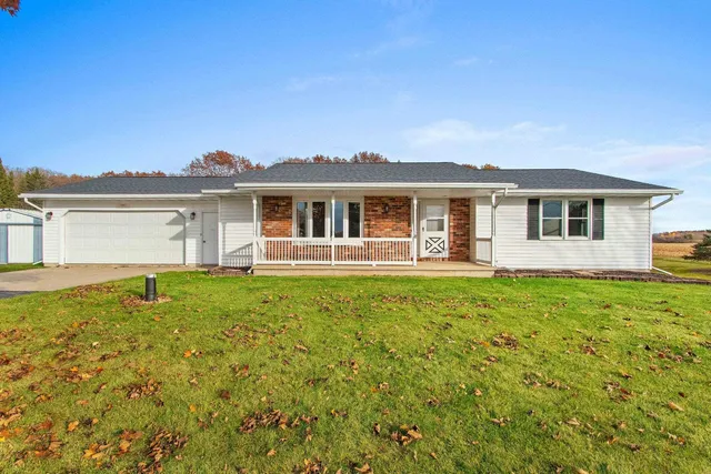 $334,900 | 230 South County Line Road, De Pere, WI 54115