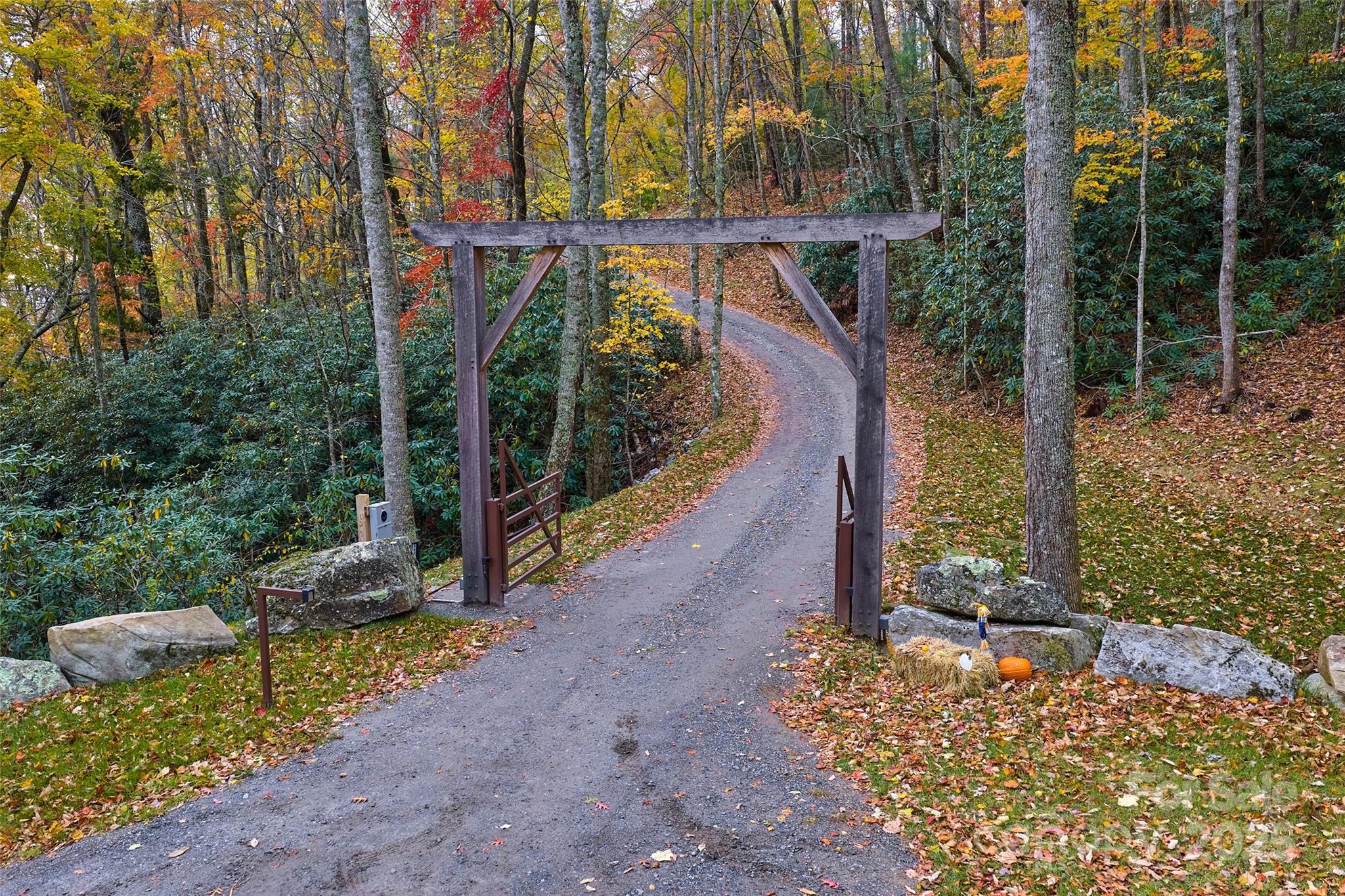 9999 Flat Top Mountain Road Fairview, NC 28730 - Photo 12 of 18