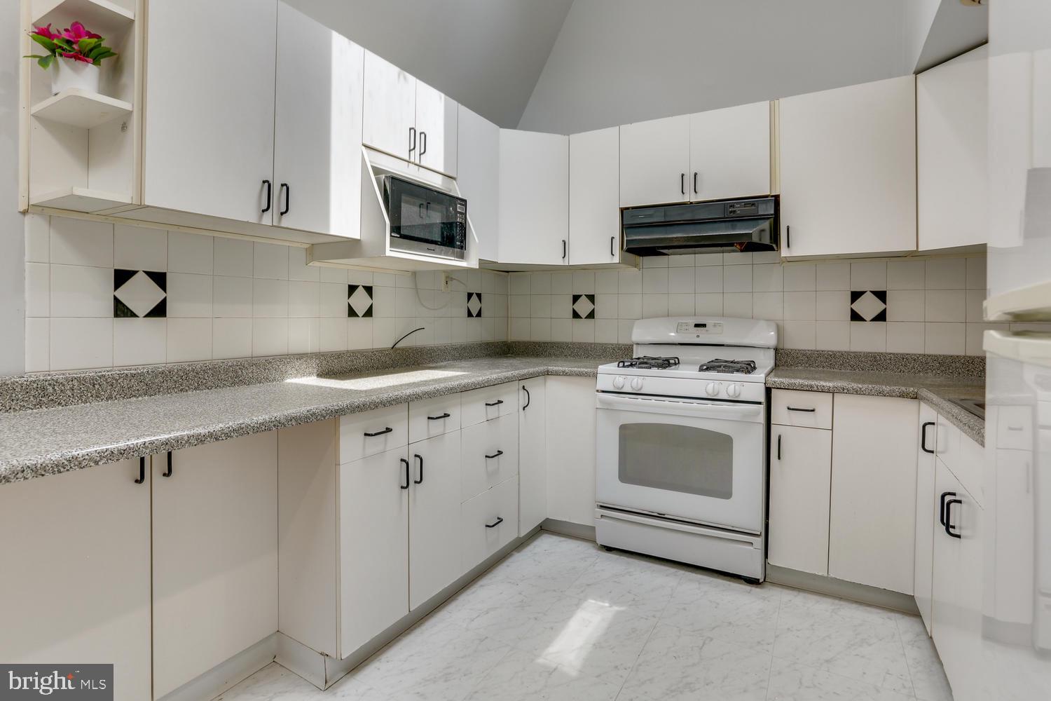 59 Gedney Road Lawrenceville, NJ 08648 - Photo 11 of 33 Gallery Image 11