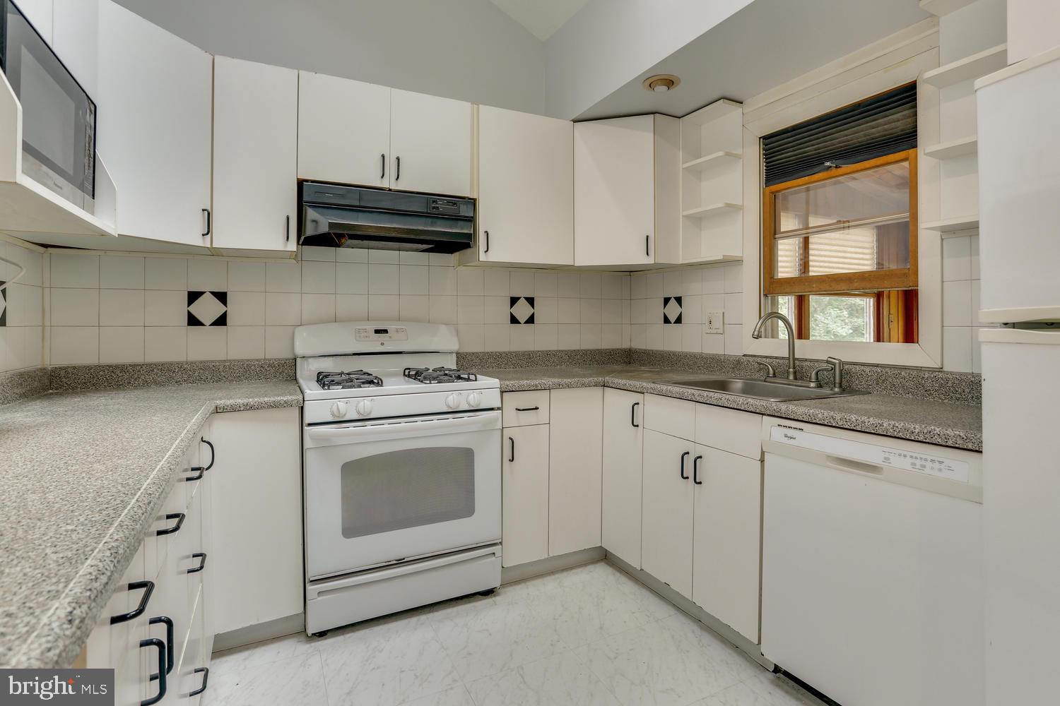 59 Gedney Road Lawrenceville, NJ 08648 - Photo 12 of 33 Gallery Image 12