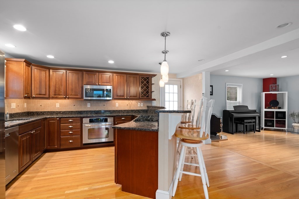 14 Porter Road North Reading, MA 01864 - Photo 19 of 41 Gallery Image 19