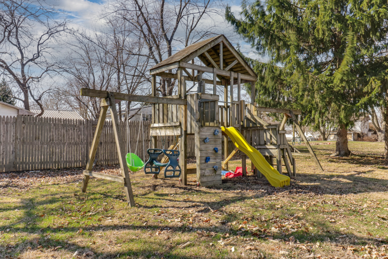 207 Field Street Secor, IL 61771 - Photo 26 of 30 a view of a park with a bench
