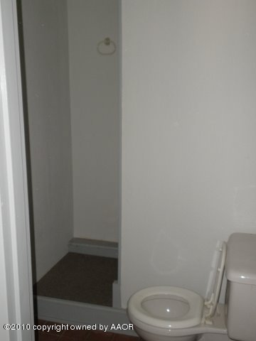 4805 Bowie Street Amarillo, TX 79110 - Photo 20 of 22 Studio Bath V2