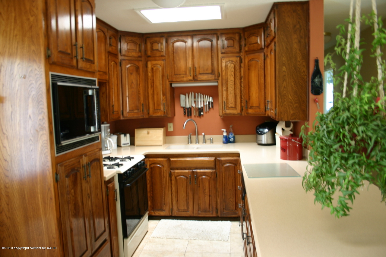 4805 Bowie Street Amarillo, TX 79110 - Photo 5 of 22 Kitchen