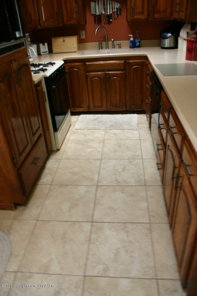 4805 Bowie Street Amarillo, TX 79110 - Photo 6 of 22 Kitchen V2