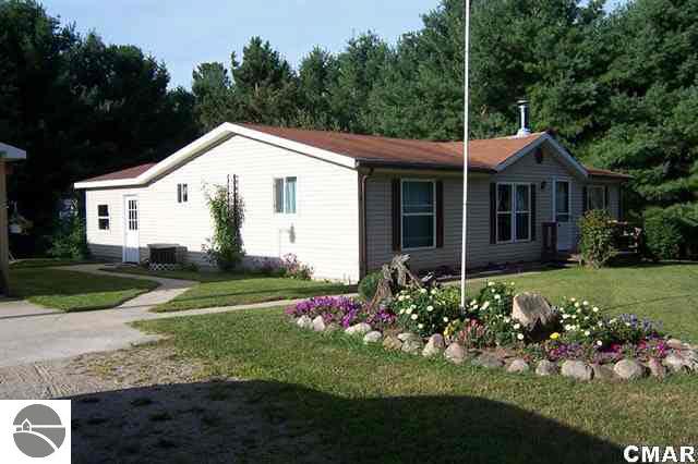 2706 East Beaverton Road Clare, MI 48617 - Photo 2 of 14 1769156-1.JPG