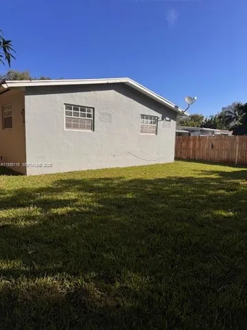 $2,000 | 2530 Northeast 182nd Street, Unit 2530, North Miami Beach, FL 33160