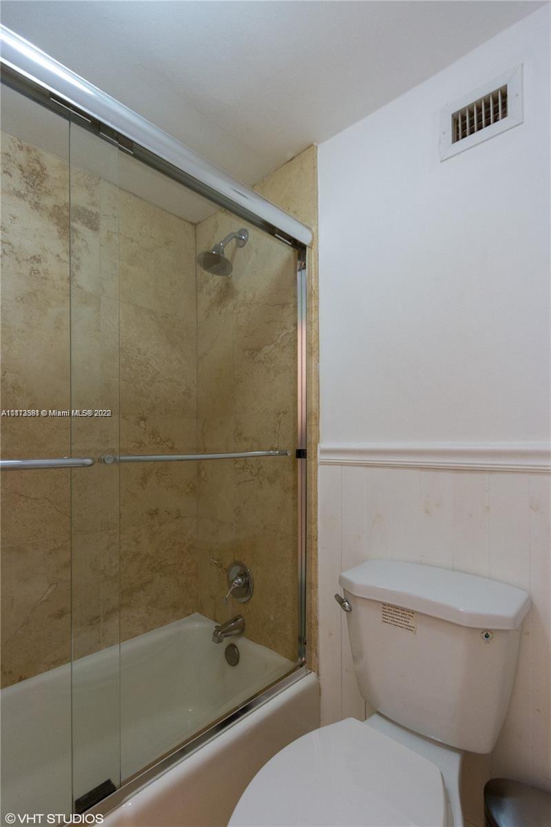100 Lincoln Road, Unit 708 Miami Beach, FL 33139 - Photo 15 of 32 Gallery Image 15
