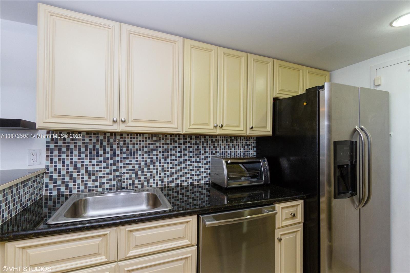 100 Lincoln Road, Unit 708 Miami Beach, FL 33139 - Photo 9 of 32 Gallery Image 9