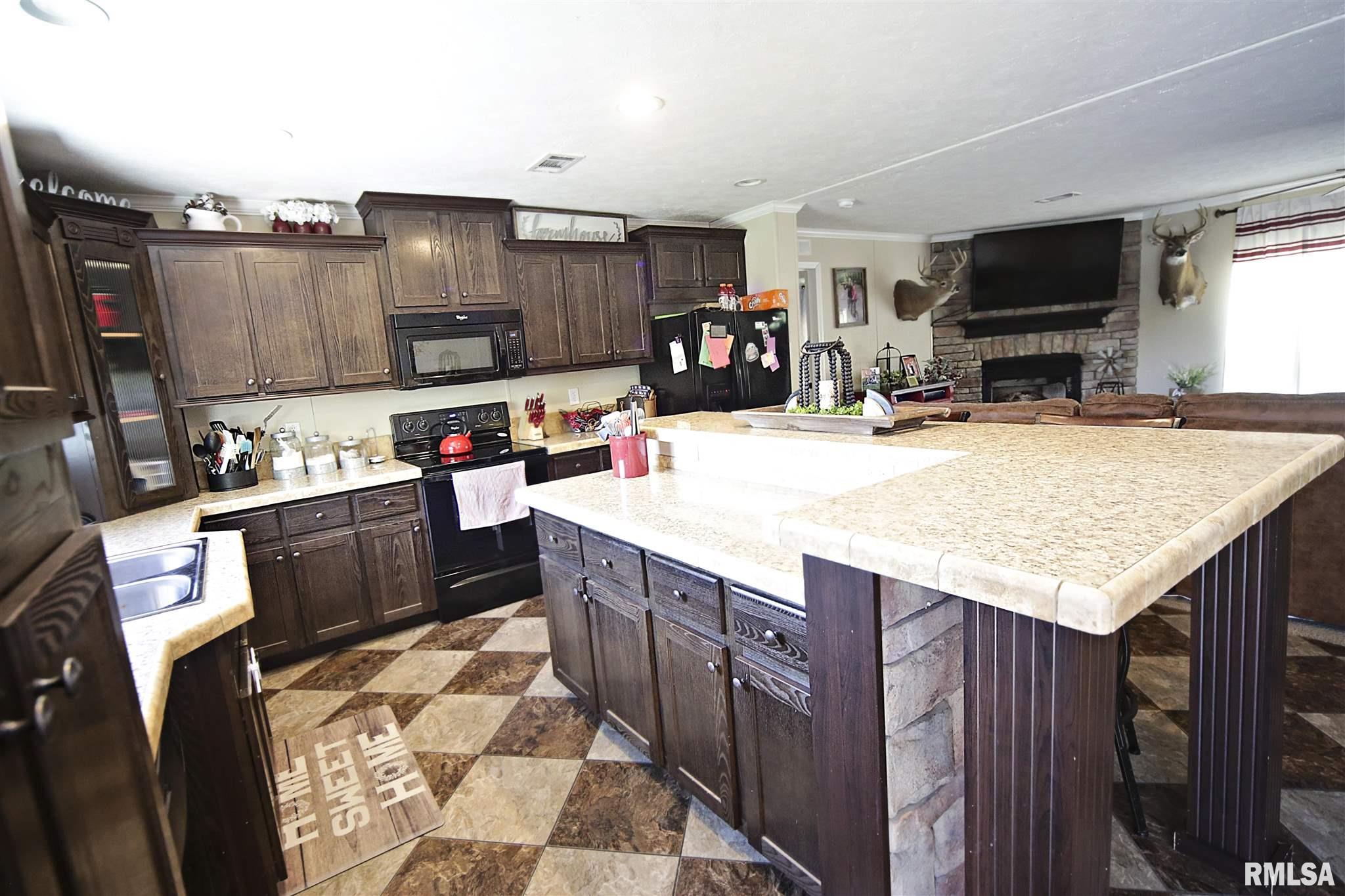 11240 Rock Creek Road Pittsburg, IL 62974 - Photo 4 of 22