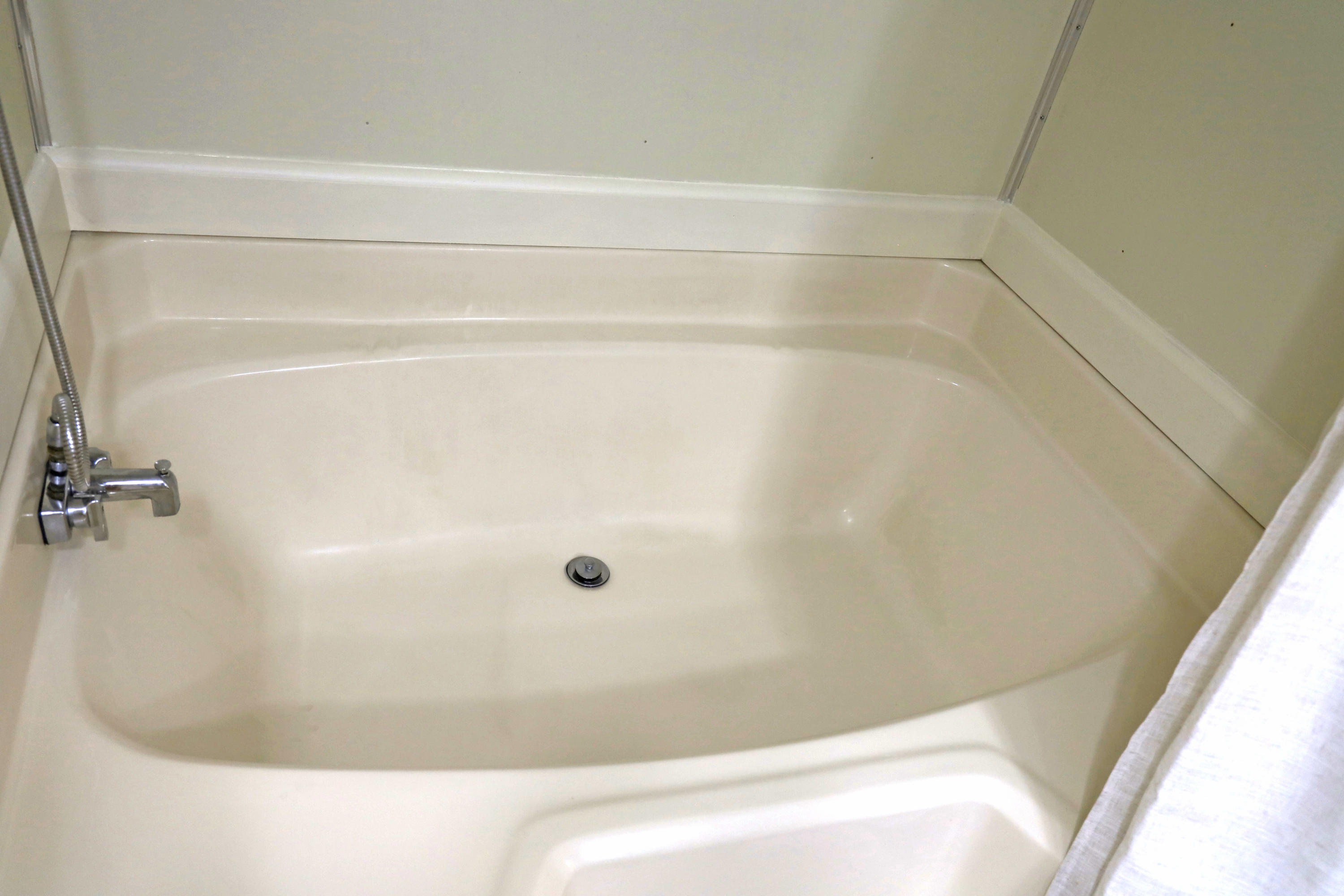 210 West Road, Unit D12 Wellfleet, MA 02667 - Photo 11 of 18 D12 Tub