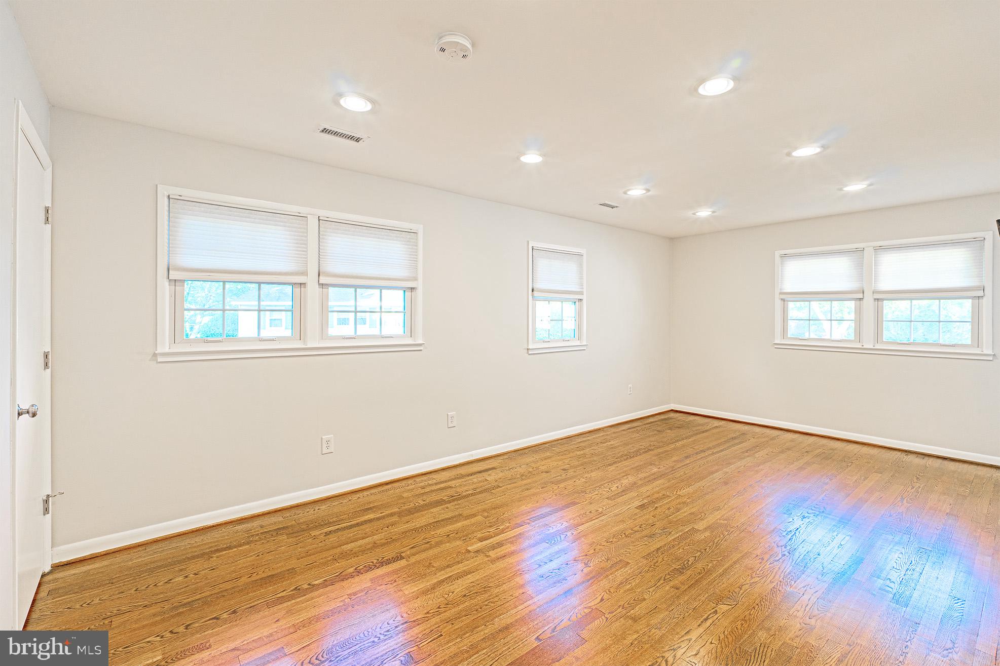 7112 Sea Cliff Road McLean, VA 22101 - Photo 11 of 34