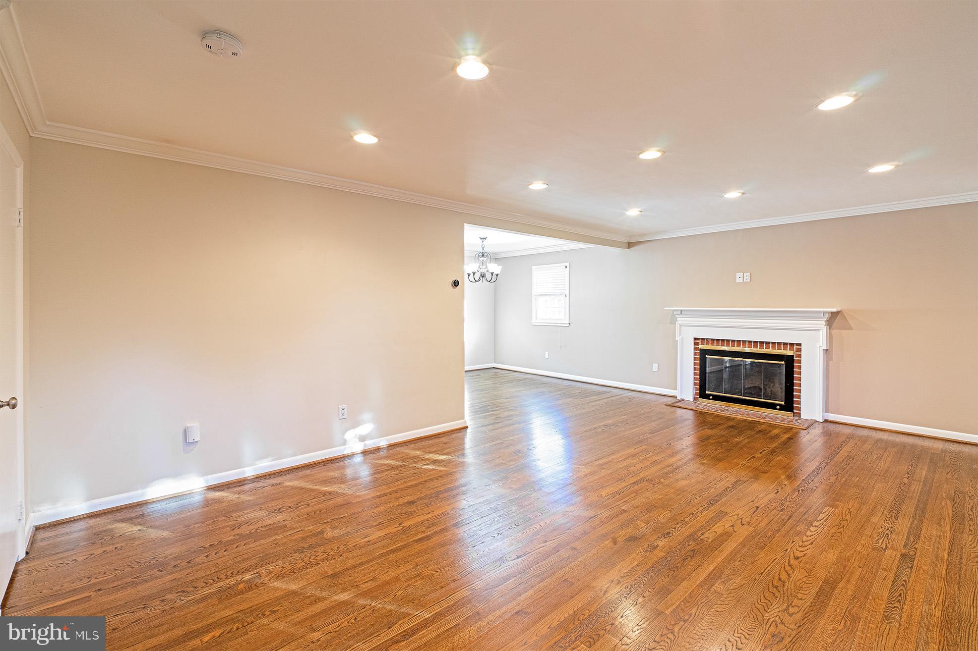 7112 Sea Cliff Road McLean, VA 22101 - Photo 3 of 34