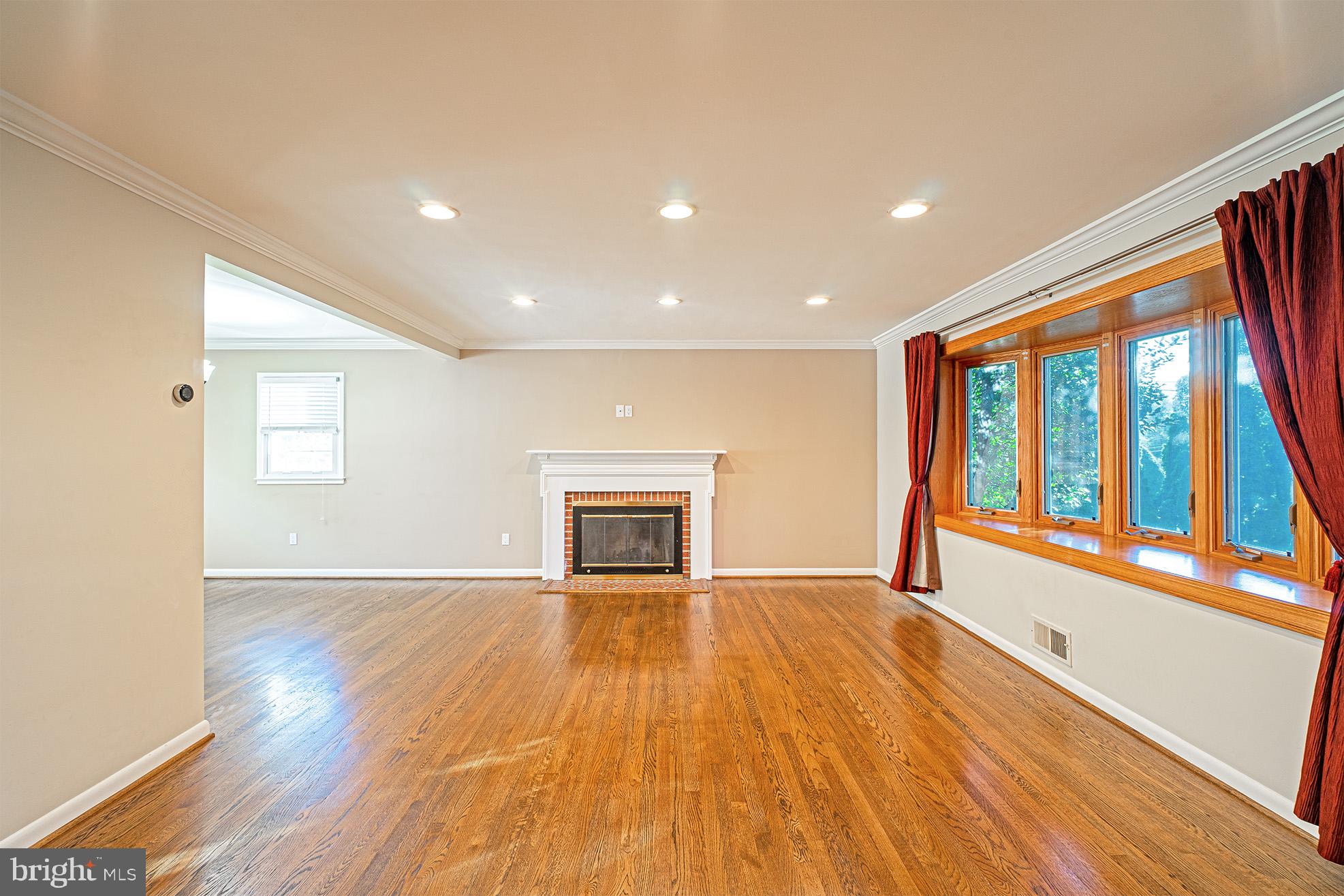 7112 Sea Cliff Road McLean, VA 22101 - Photo 4 of 34