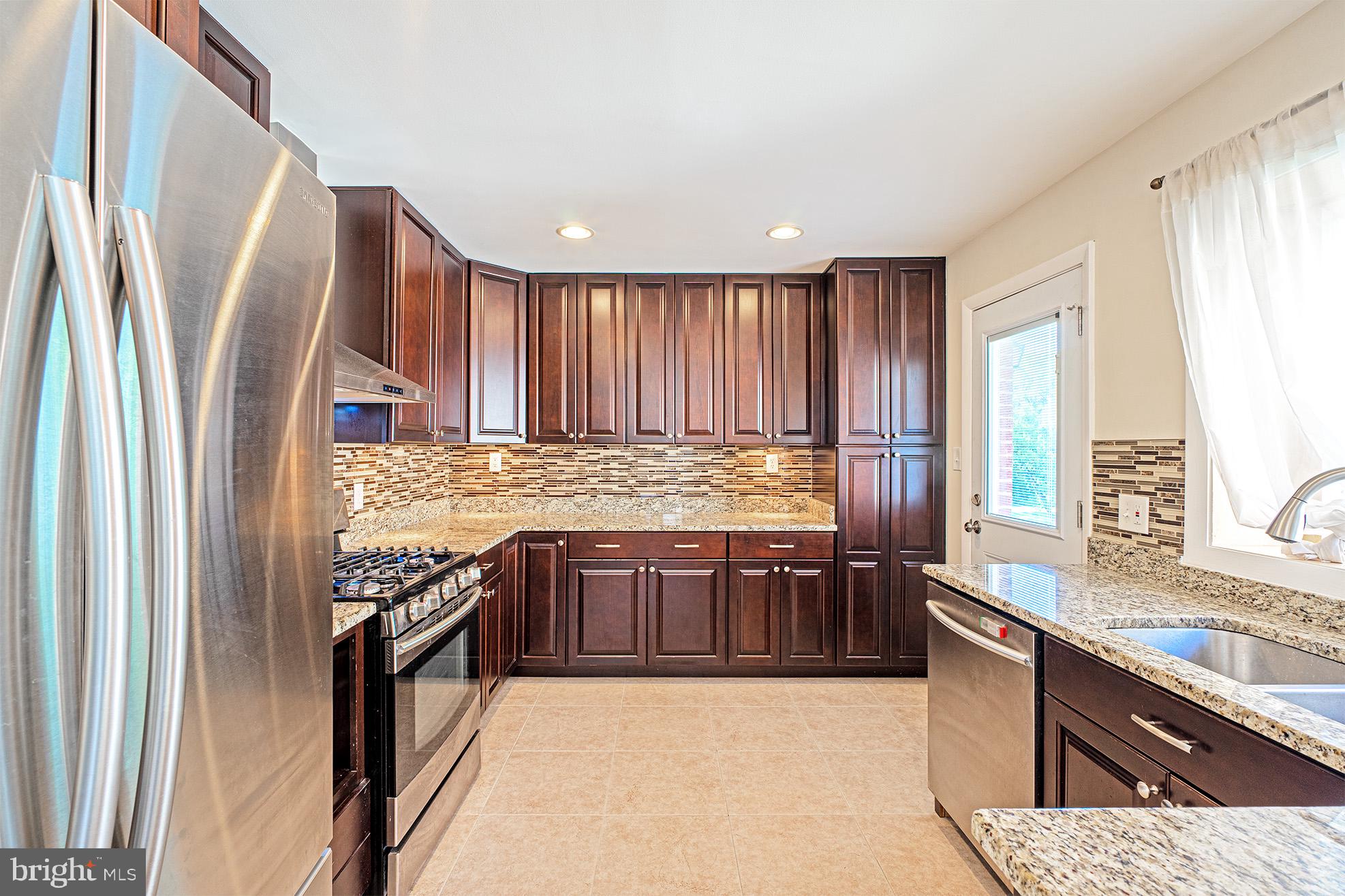 7112 Sea Cliff Road McLean, VA 22101 - Photo 7 of 34