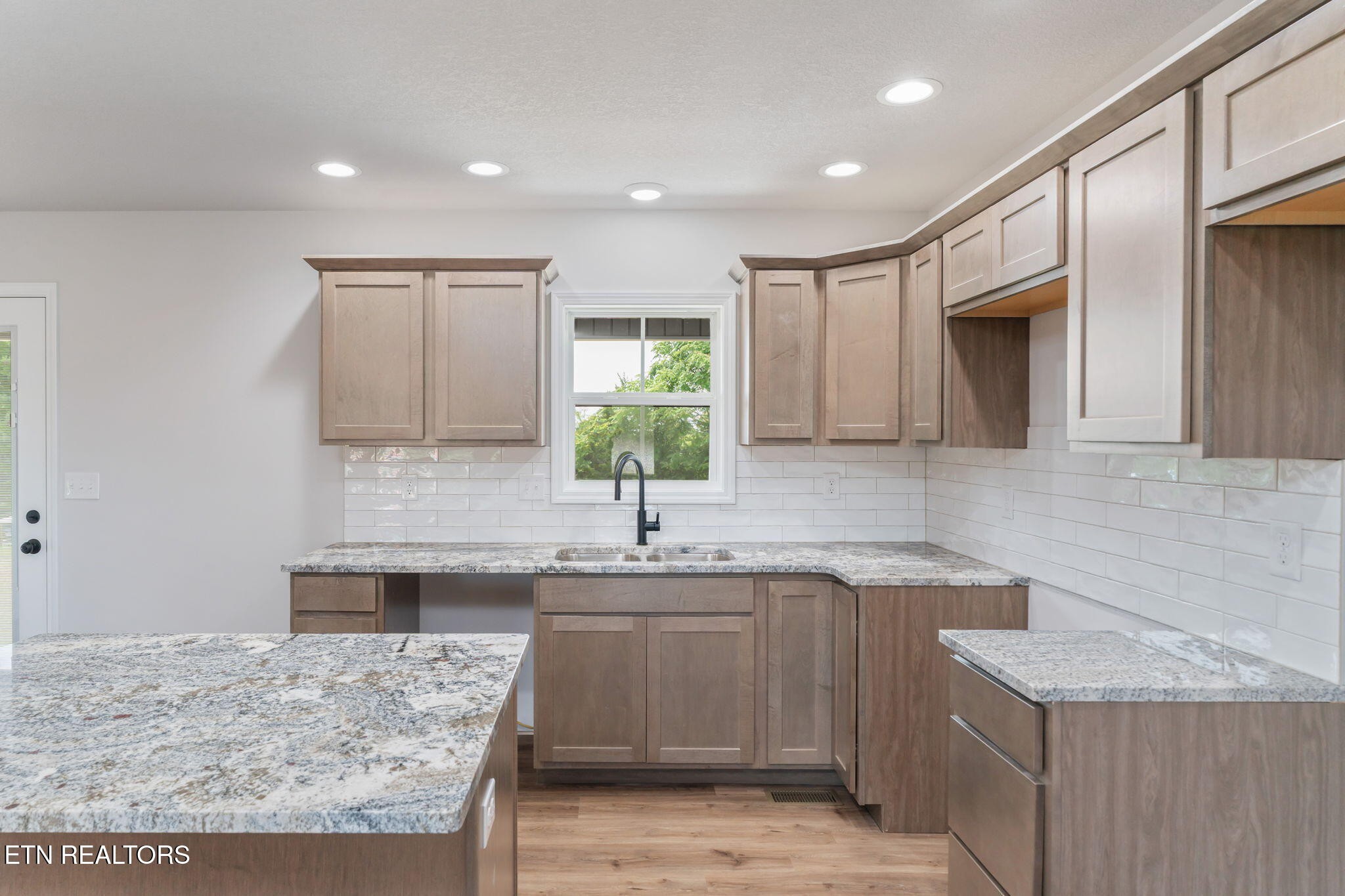 3735 Hardwood Road Kodak, TN 37764 - Photo 3 of 30