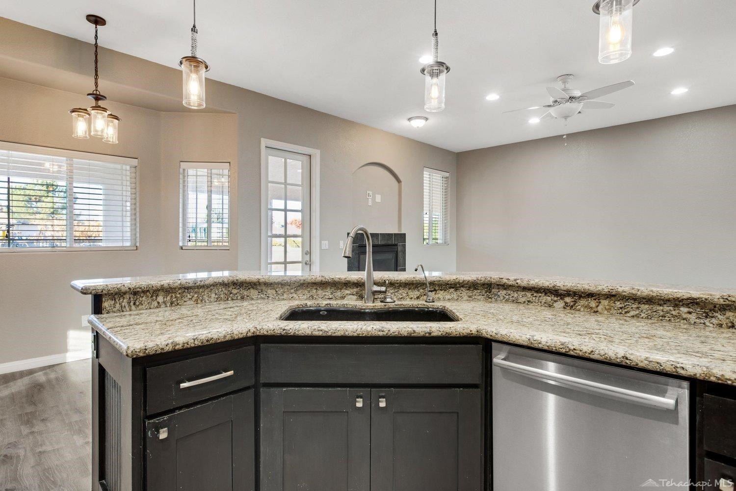21217 Ridgeway Drive Tehachapi, CA 93561 - Photo 14 of 46 Gallery Image 14
