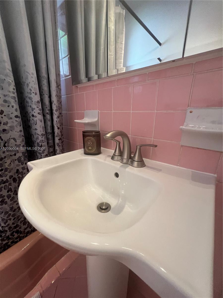 7720 Harding Avenue, Unit 9 Miami Beach, FL 33141 - Photo 25 of 27
