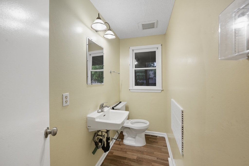 27-29 Allison Lane Springfield, MA 01129 - Photo 11 of 38